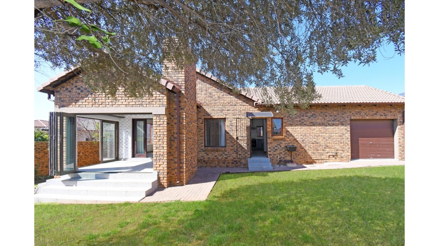 3 Bedroom Property for Sale in Thatchfield Hills Gauteng