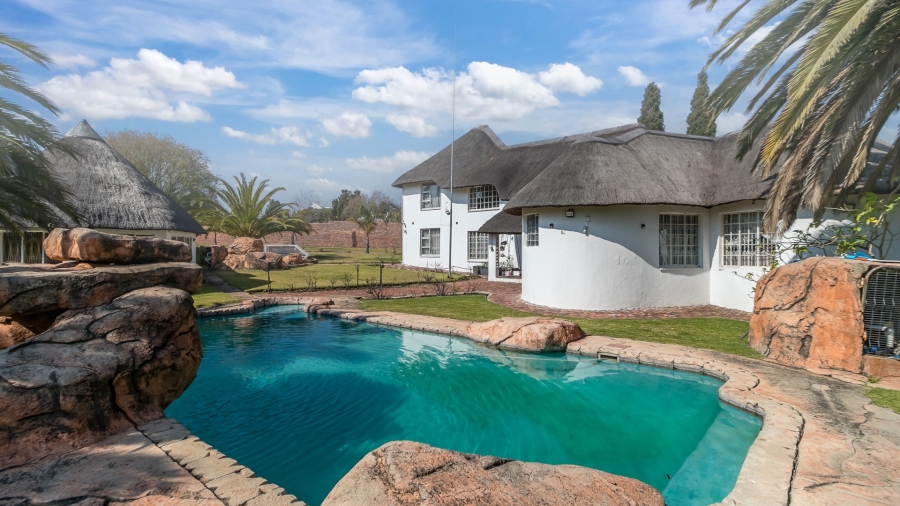 6 Bedroom Property for Sale in Glen Austin Gauteng