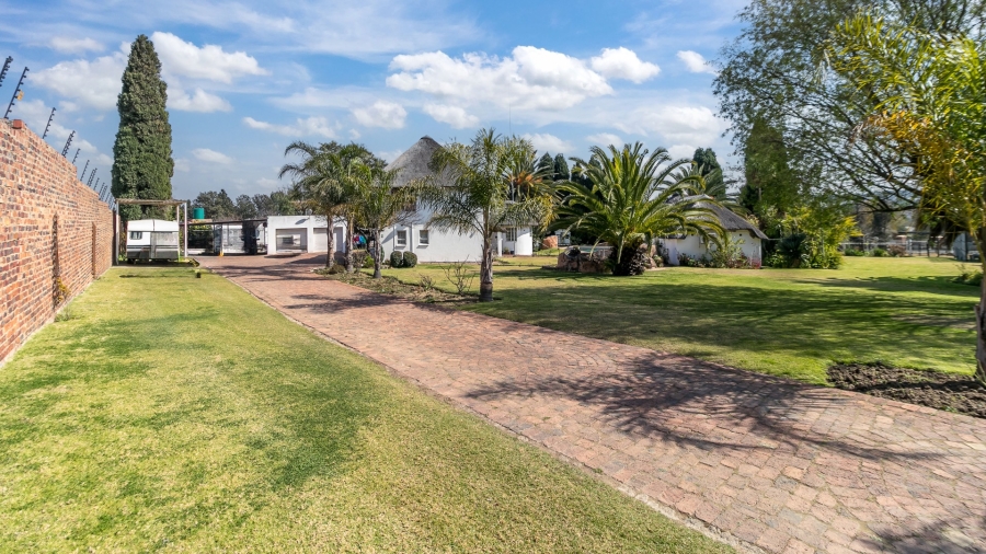 6 Bedroom Property for Sale in Glen Austin Gauteng