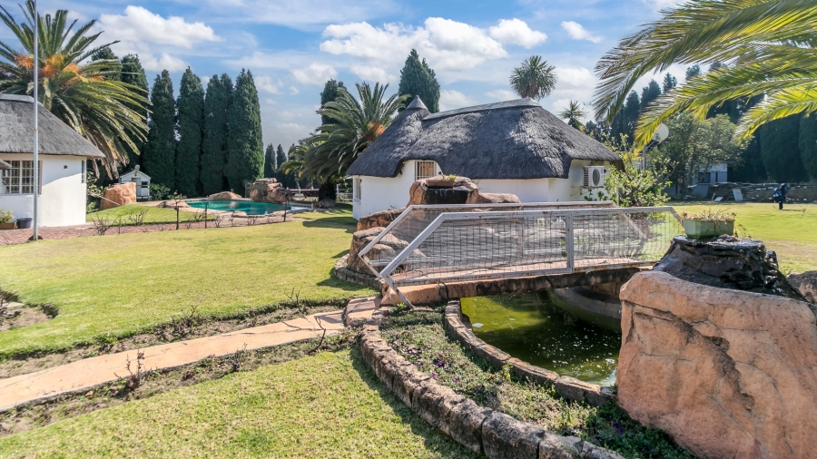6 Bedroom Property for Sale in Glen Austin Gauteng