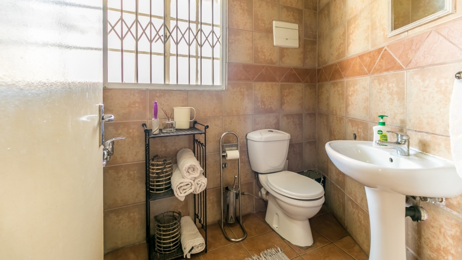 6 Bedroom Property for Sale in Glen Austin Gauteng