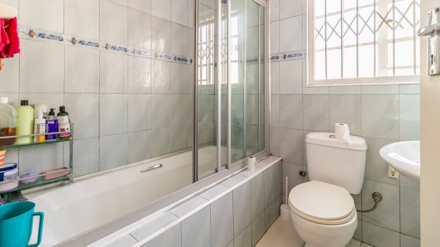 6 Bedroom Property for Sale in Glen Austin Gauteng