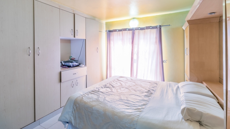6 Bedroom Property for Sale in Glen Austin Gauteng