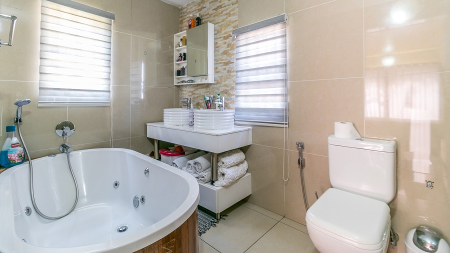 6 Bedroom Property for Sale in Glen Austin Gauteng