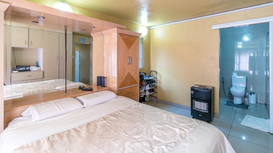 6 Bedroom Property for Sale in Glen Austin Gauteng