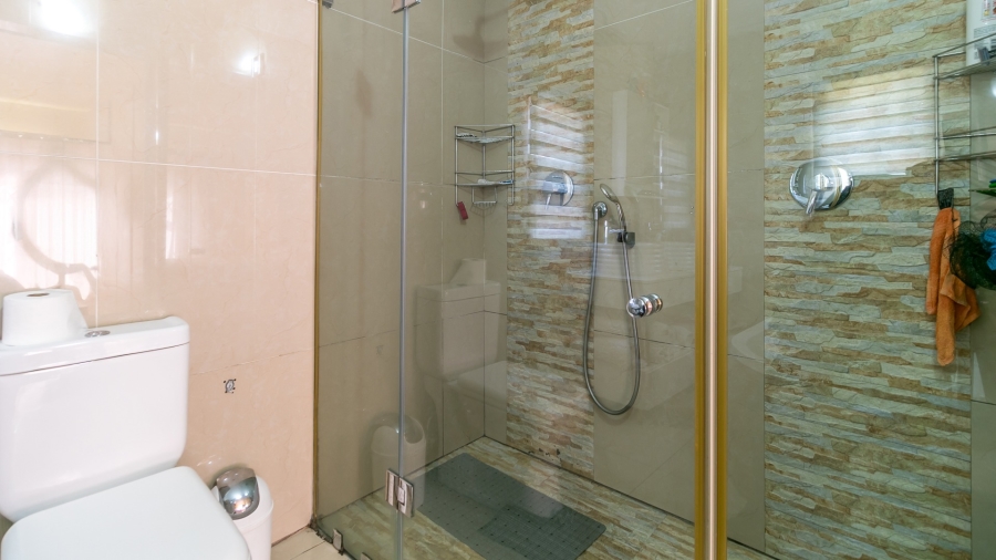6 Bedroom Property for Sale in Glen Austin Gauteng