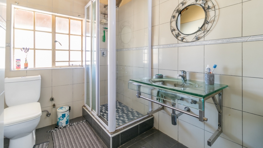 6 Bedroom Property for Sale in Glen Austin Gauteng