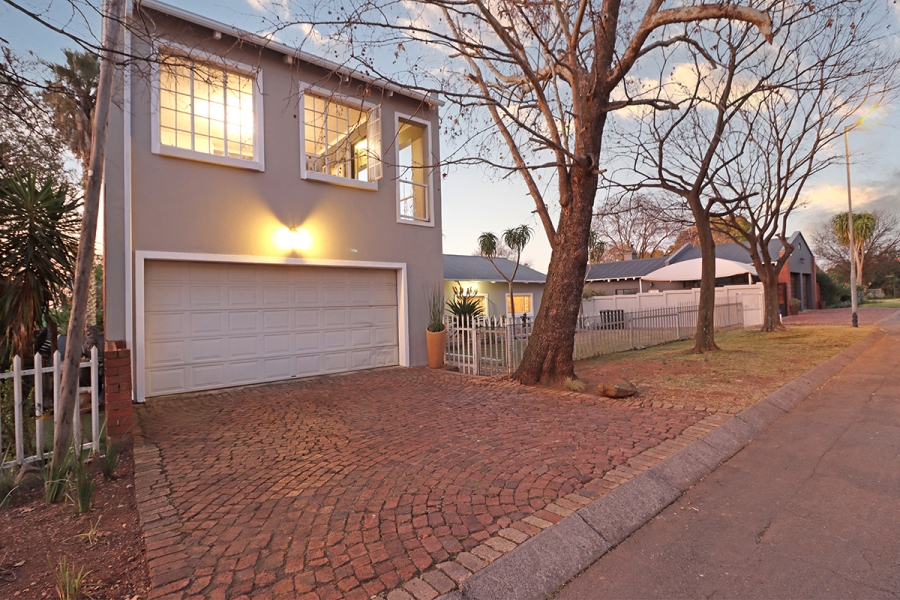 5 Bedroom Property for Sale in Lakeside Gauteng