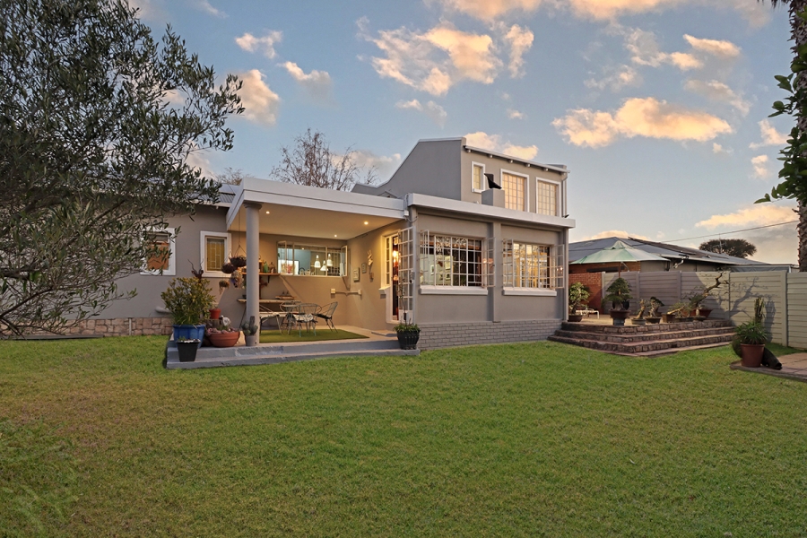 5 Bedroom Property for Sale in Lakeside Gauteng