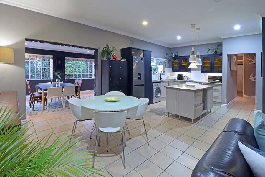 5 Bedroom Property for Sale in Lakeside Gauteng