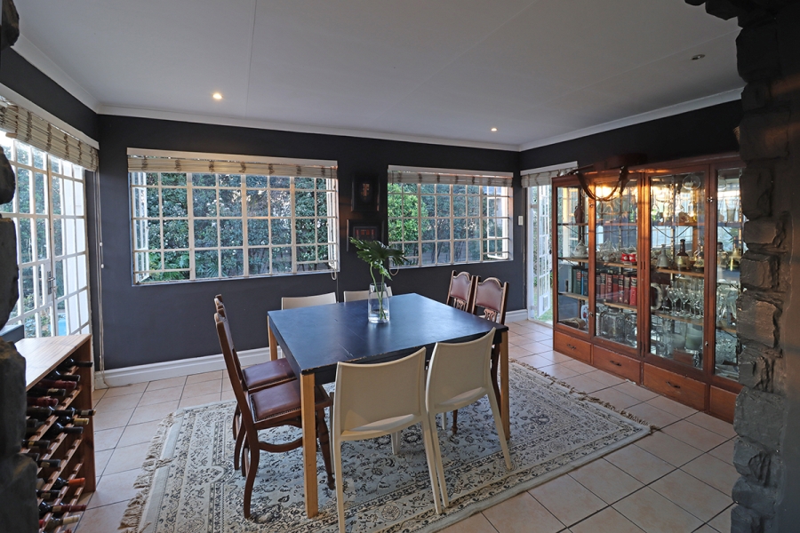 5 Bedroom Property for Sale in Lakeside Gauteng
