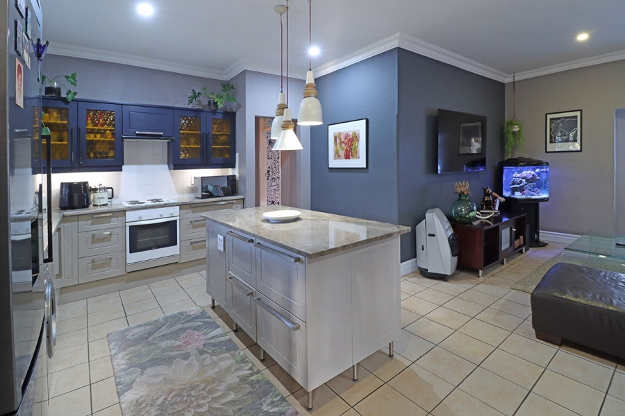 5 Bedroom Property for Sale in Lakeside Gauteng