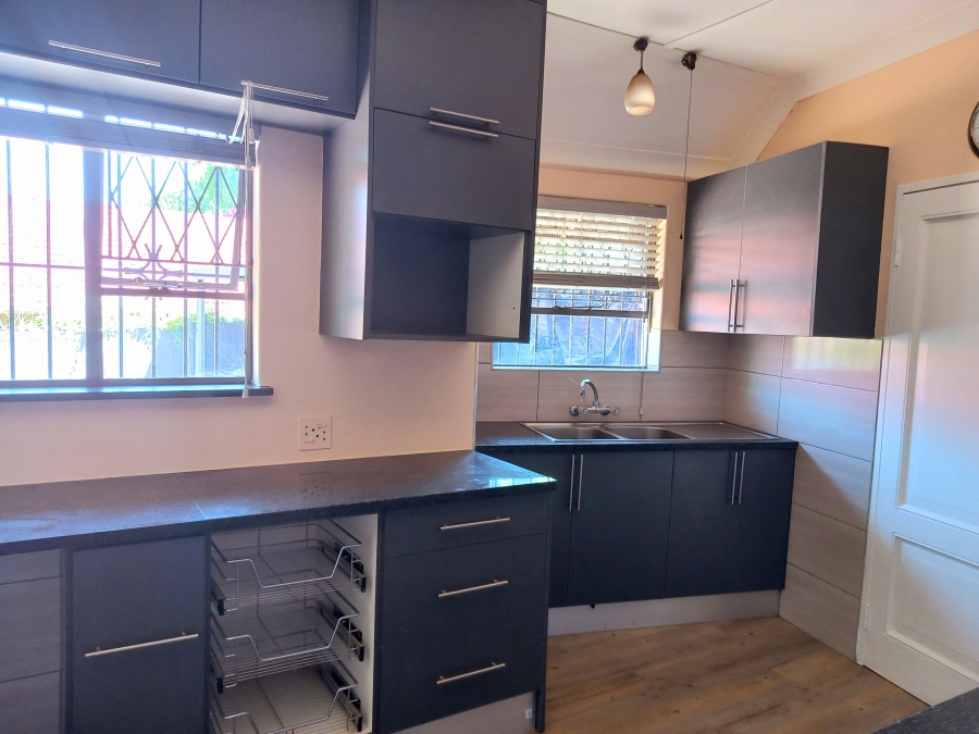 To Let 3 Bedroom Property for Rent in Blairgowrie Gauteng
