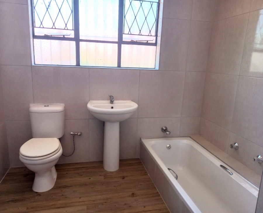 To Let 3 Bedroom Property for Rent in Blairgowrie Gauteng