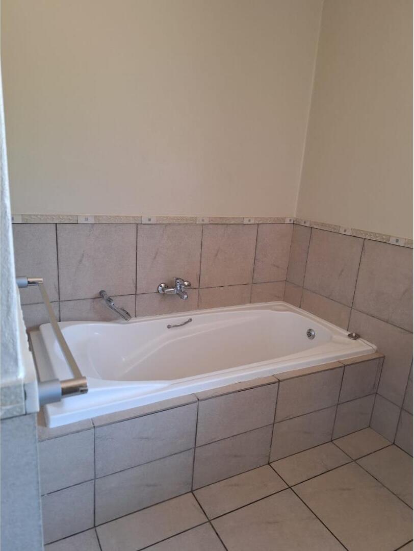 2 Bedroom Property for Sale in Vorna Valley Gauteng