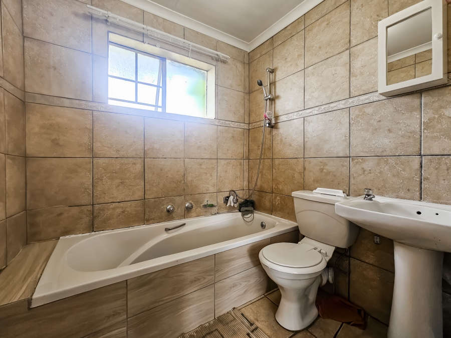 2 Bedroom Property for Sale in Weavind Park Gauteng