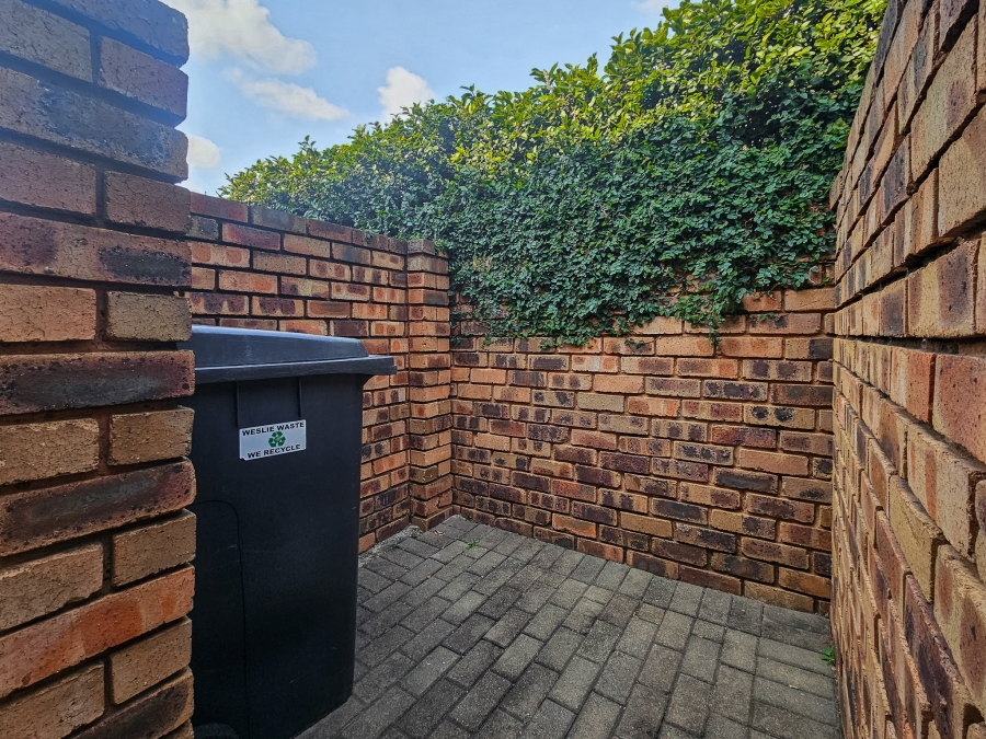 2 Bedroom Property for Sale in Weavind Park Gauteng