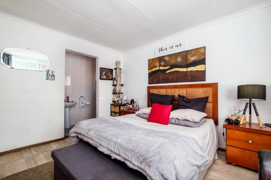 2 Bedroom Property for Sale in Bromhof Gauteng