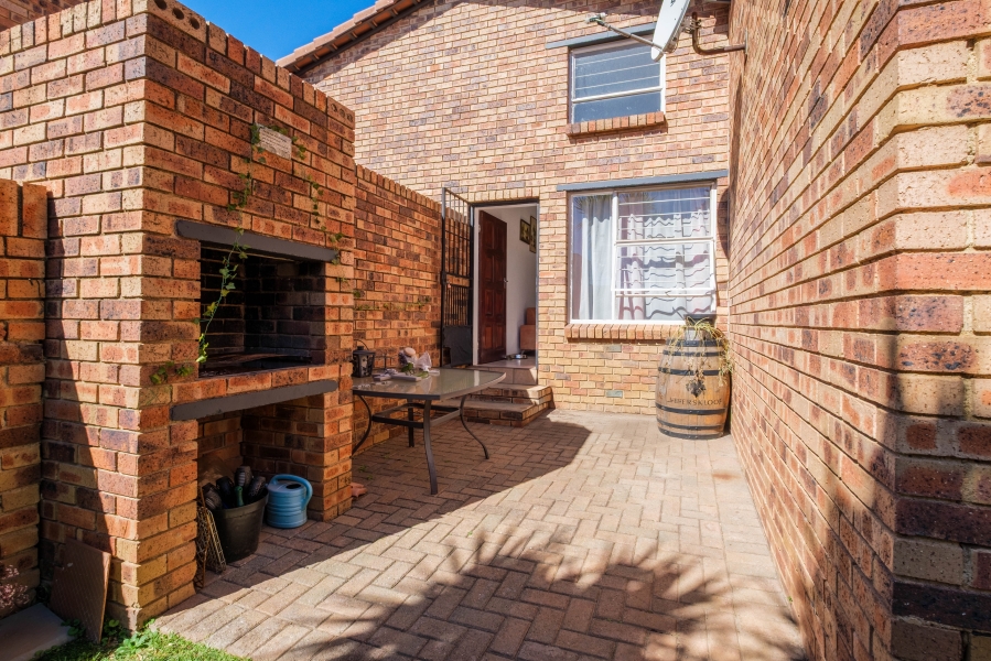 2 Bedroom Property for Sale in Bromhof Gauteng