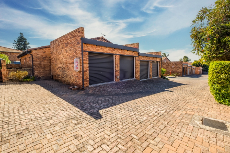 2 Bedroom Property for Sale in Bromhof Gauteng