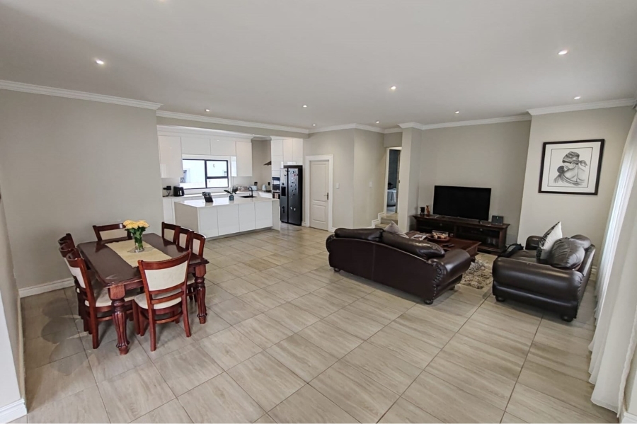 4 Bedroom Property for Sale in Blue Valley Golf Estate Gauteng