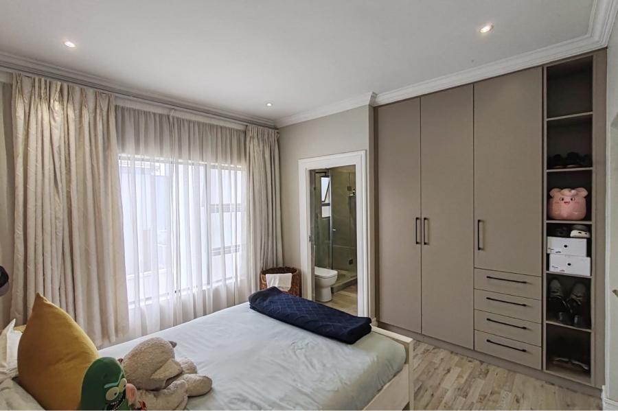 4 Bedroom Property for Sale in Blue Valley Golf Estate Gauteng