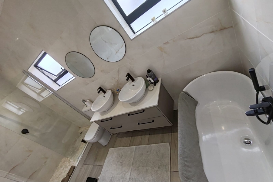 4 Bedroom Property for Sale in Blue Valley Golf Estate Gauteng