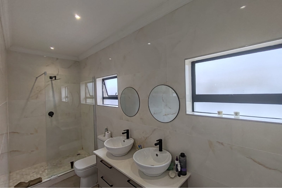 4 Bedroom Property for Sale in Blue Valley Golf Estate Gauteng