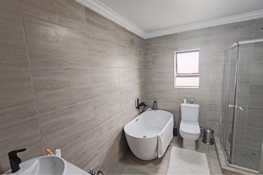 4 Bedroom Property for Sale in Blue Valley Golf Estate Gauteng