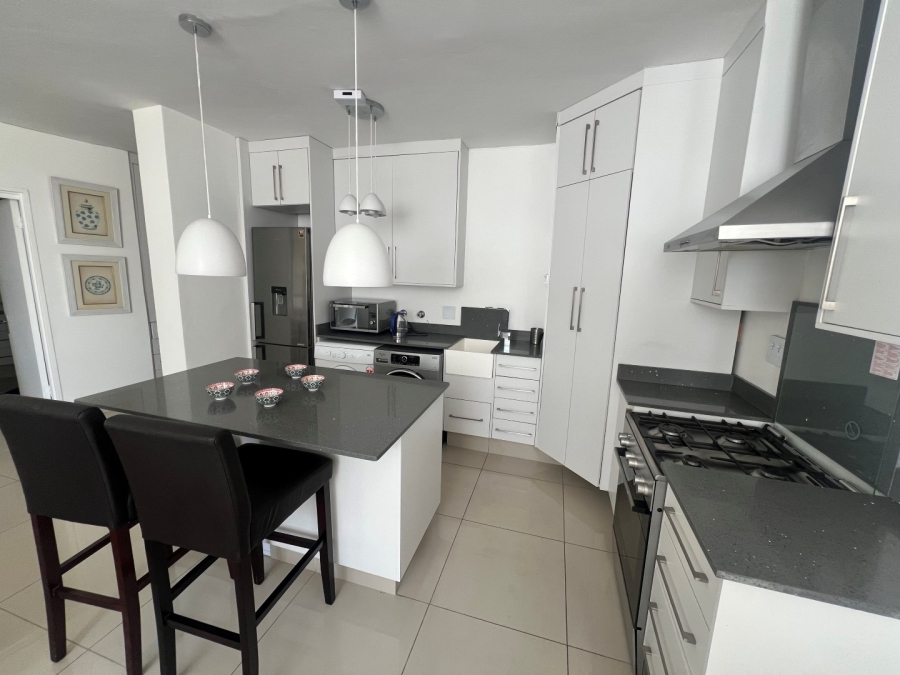 To Let 2 Bedroom Property for Rent in Sandhurst Gauteng