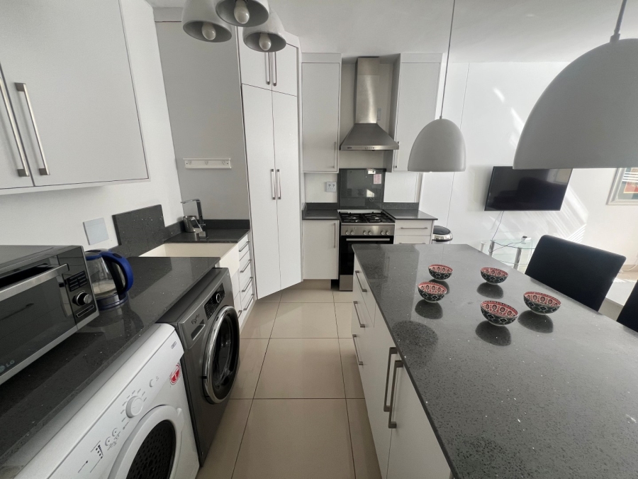 To Let 2 Bedroom Property for Rent in Sandhurst Gauteng