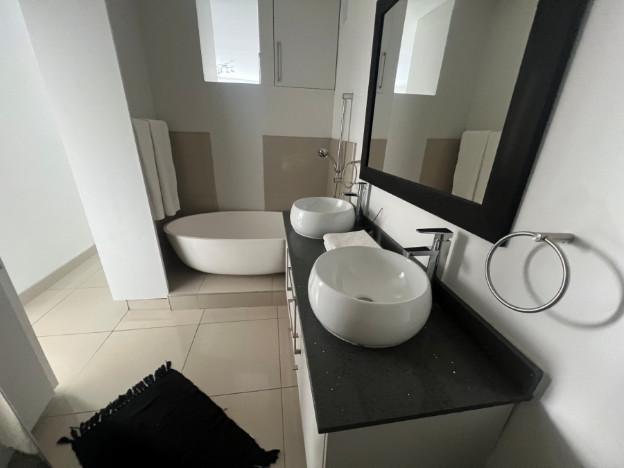 To Let 2 Bedroom Property for Rent in Sandhurst Gauteng