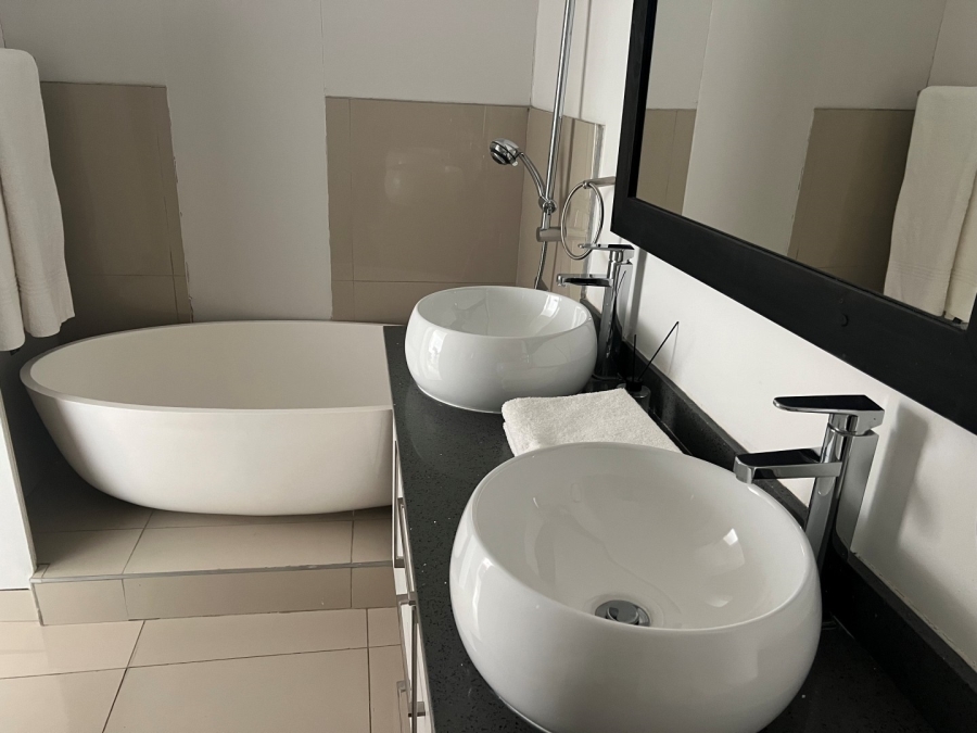 To Let 2 Bedroom Property for Rent in Sandhurst Gauteng