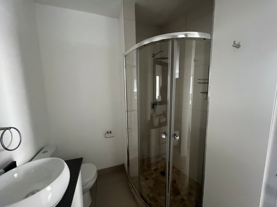 To Let 2 Bedroom Property for Rent in Sandhurst Gauteng