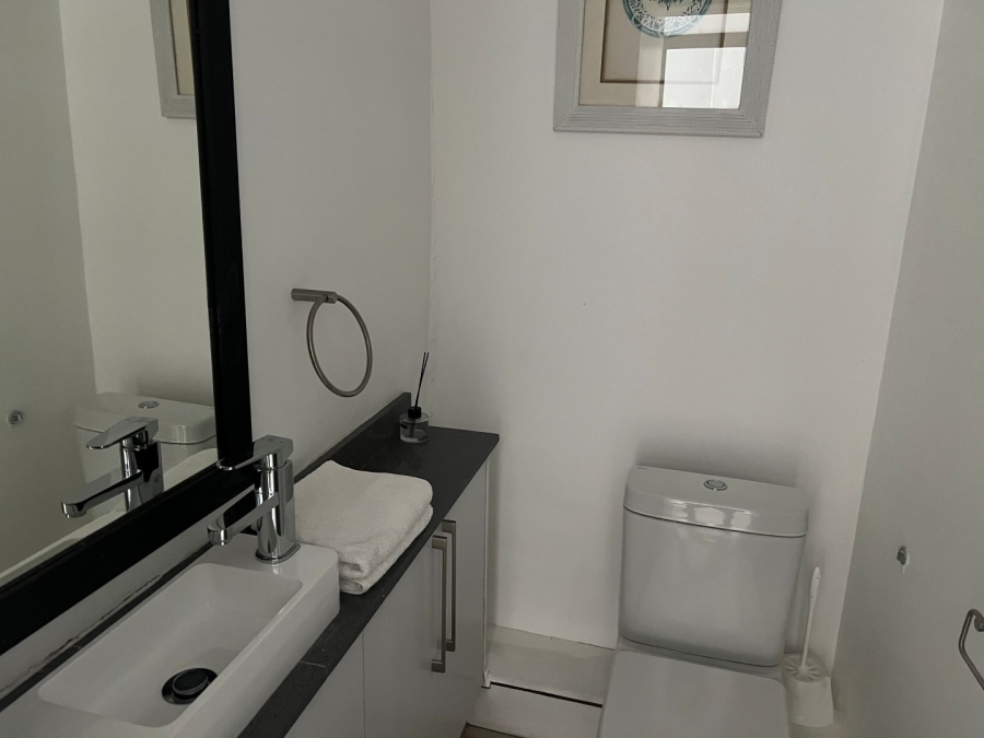 To Let 2 Bedroom Property for Rent in Sandhurst Gauteng