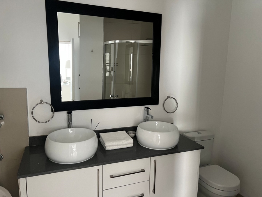 To Let 2 Bedroom Property for Rent in Sandhurst Gauteng