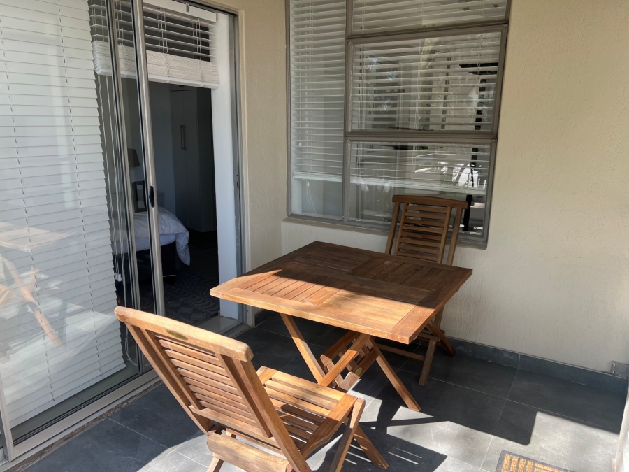 To Let 2 Bedroom Property for Rent in Sandhurst Gauteng