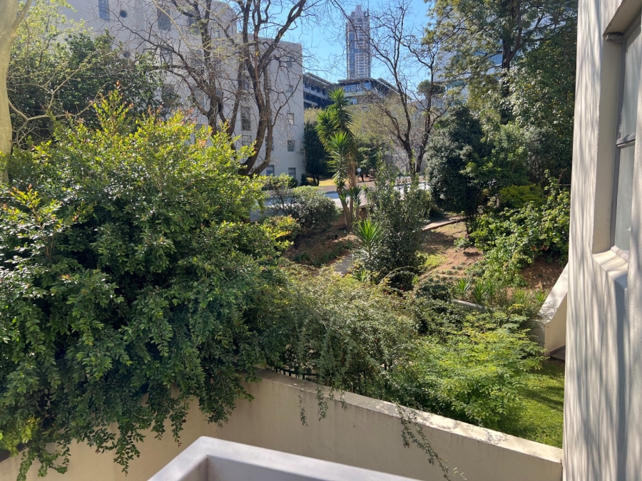 To Let 2 Bedroom Property for Rent in Sandhurst Gauteng