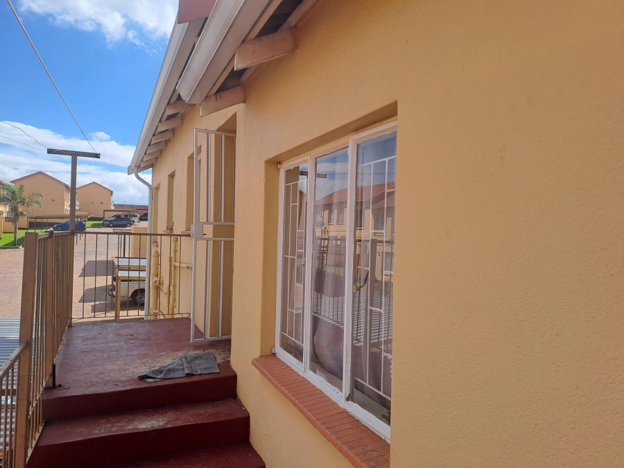 2 Bedroom Property for Sale in Groblerpark Gauteng