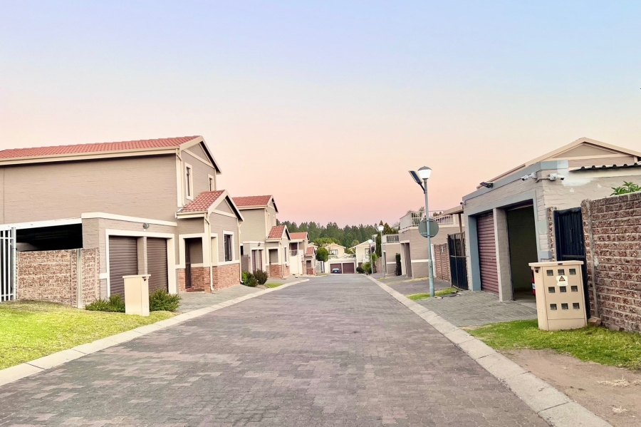 4 Bedroom Property for Sale in Carlswald Gauteng