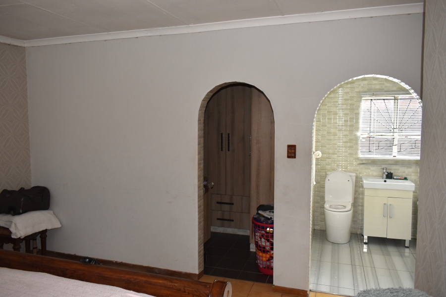4 Bedroom Property for Sale in Soshanguve BB Gauteng