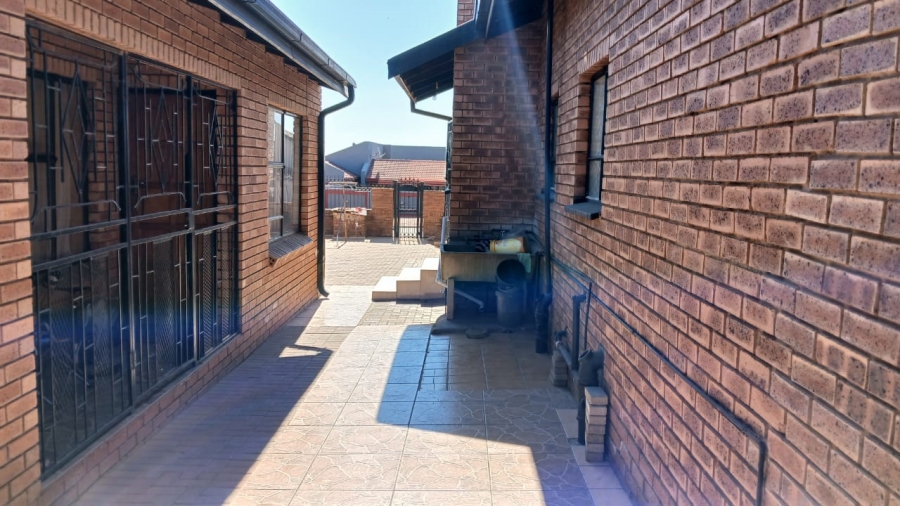4 Bedroom Property for Sale in Soshanguve BB Gauteng