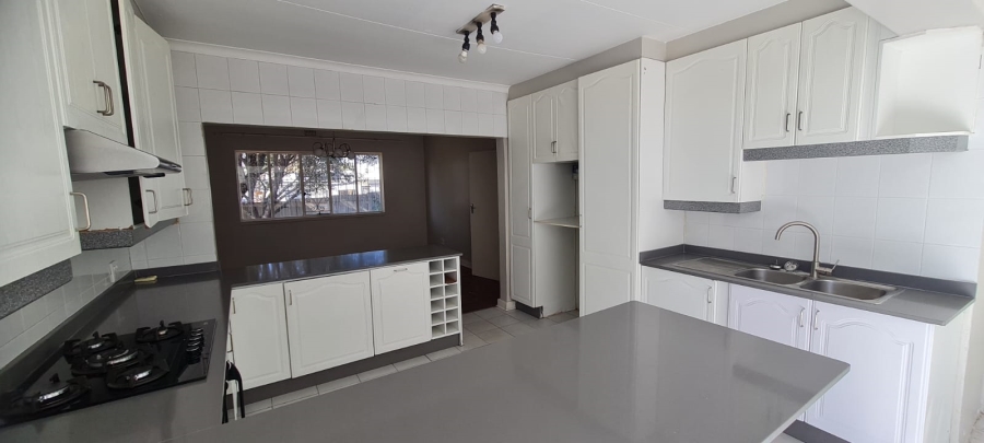 To Let 3 Bedroom Property for Rent in Clarens Park Gauteng