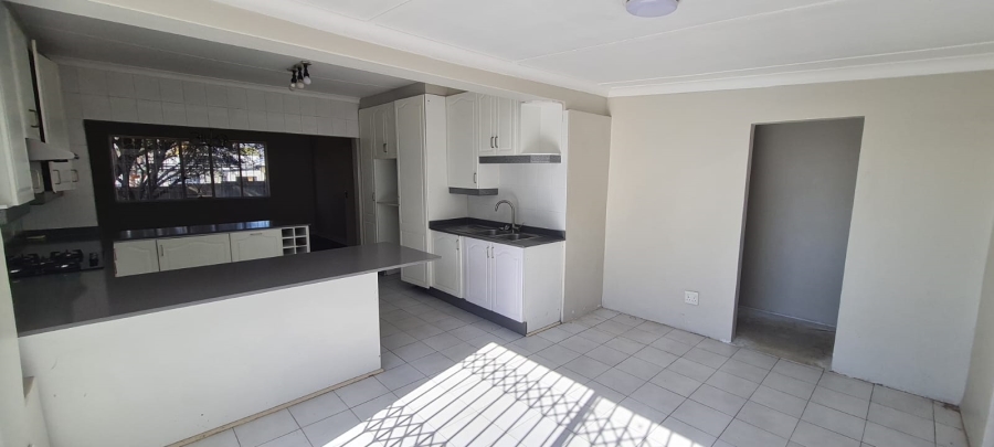 To Let 3 Bedroom Property for Rent in Clarens Park Gauteng