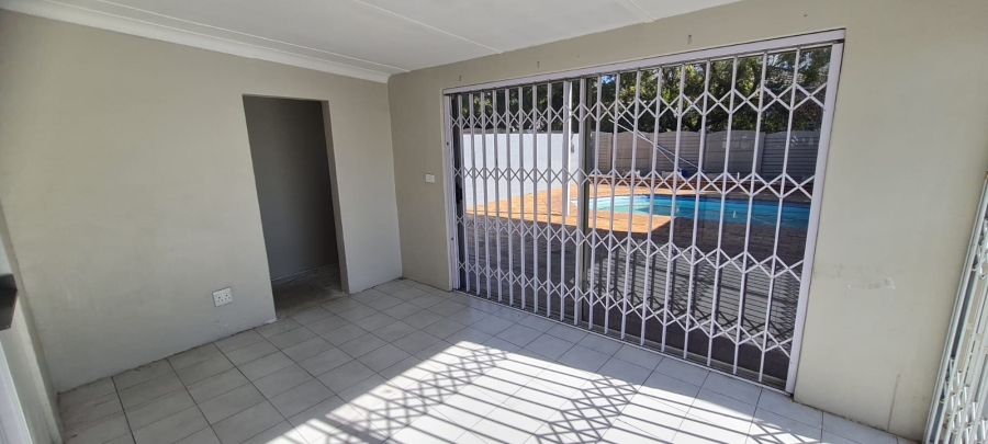 To Let 3 Bedroom Property for Rent in Clarens Park Gauteng