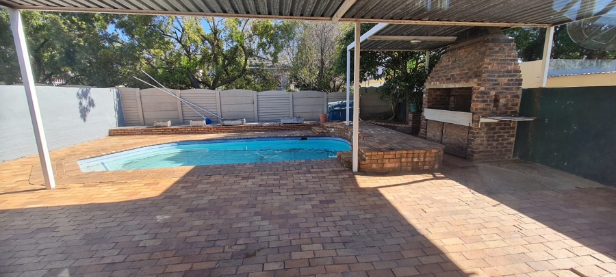 To Let 3 Bedroom Property for Rent in Clarens Park Gauteng