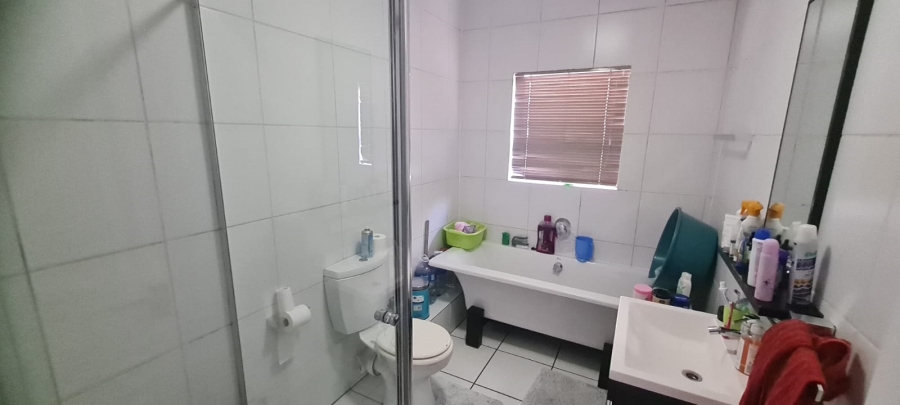 3 Bedroom Property for Sale in Greenstone Hill Gauteng
