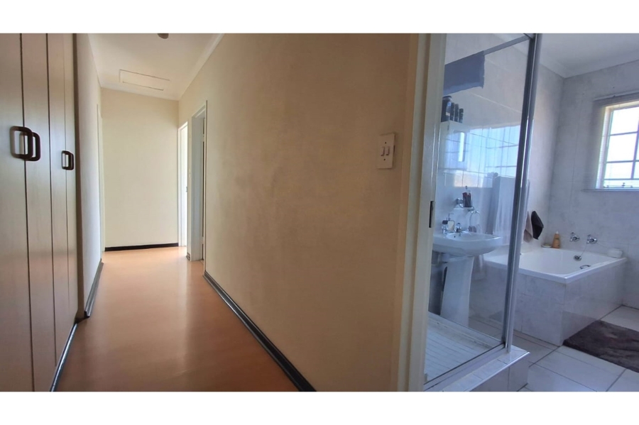 3 Bedroom Property for Sale in South Crest Gauteng