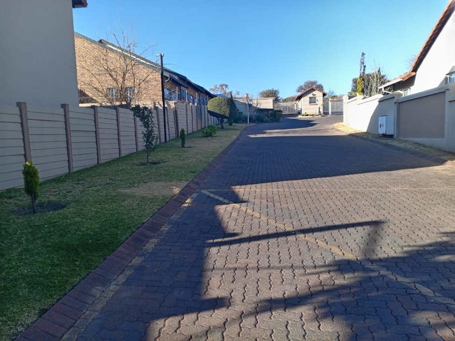 To Let 2 Bedroom Property for Rent in Halfway Gardens Gauteng