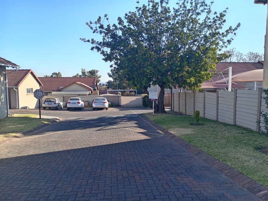 To Let 2 Bedroom Property for Rent in Halfway Gardens Gauteng
